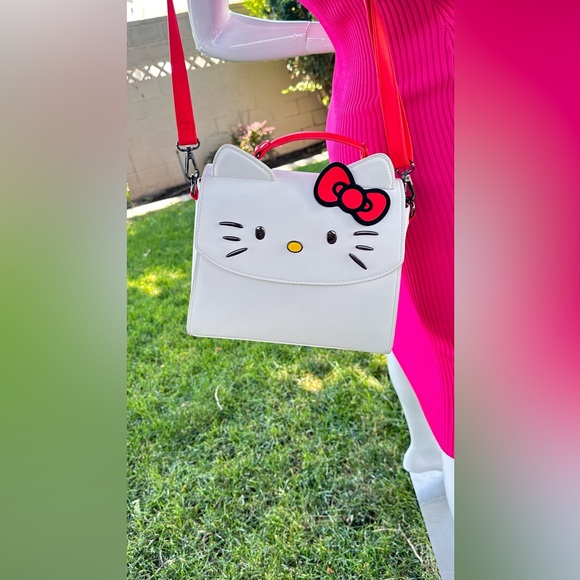 Hello Kitty Handbags - Hello Kitty White and Red Shoulder Bag